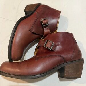 John Fluevog SHANA burgundy Leather Monk Strap Western Ankle Boot Sz US 10 UK 8